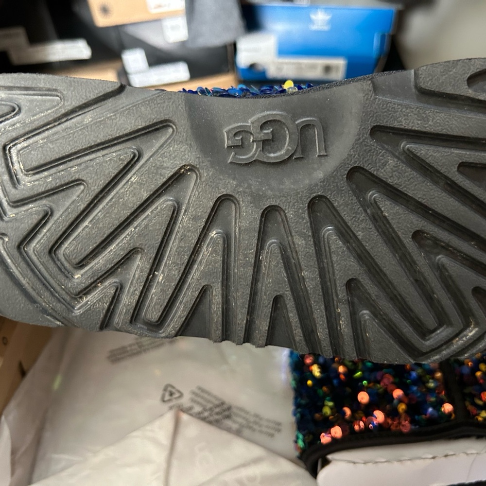 Sequence UGG's - Picture 2 of 3